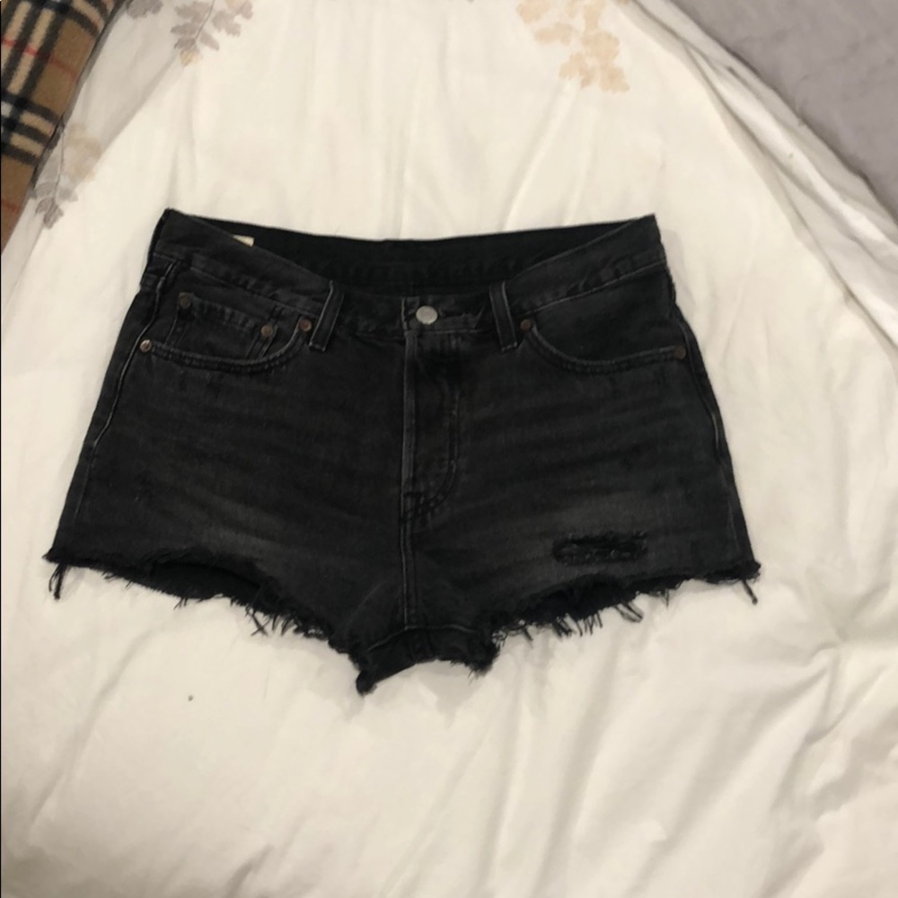 Brand new (worn once) Levi’s 501 mid rise shorts